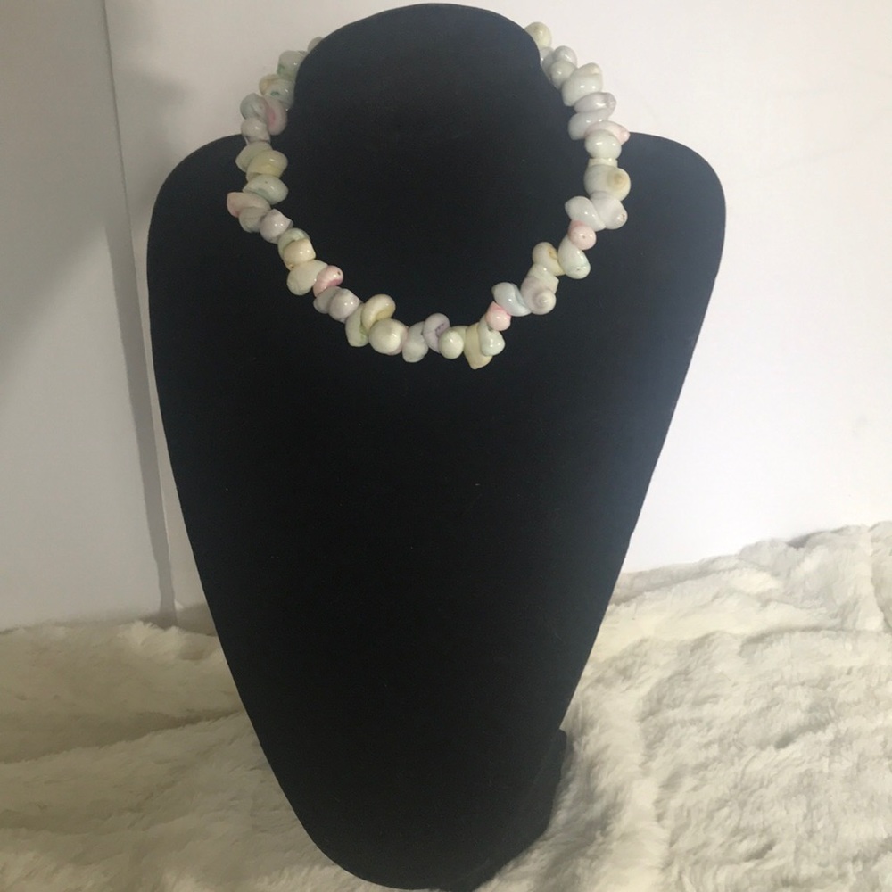 “SEASHELL” Vintage Choker Style Pastel Coloured Necklace. - Picture 3 of 6